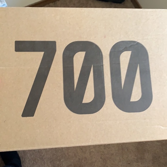 Yeezy 700 Wave Runner - Picture 2 of 3